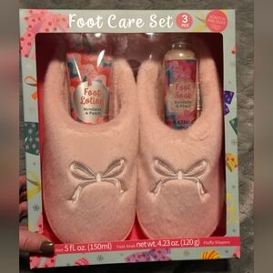 Womens Footcare Slipper Set